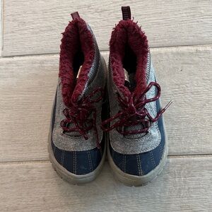 Cozy Kids Snow Boots with Burgundy and Blue Design